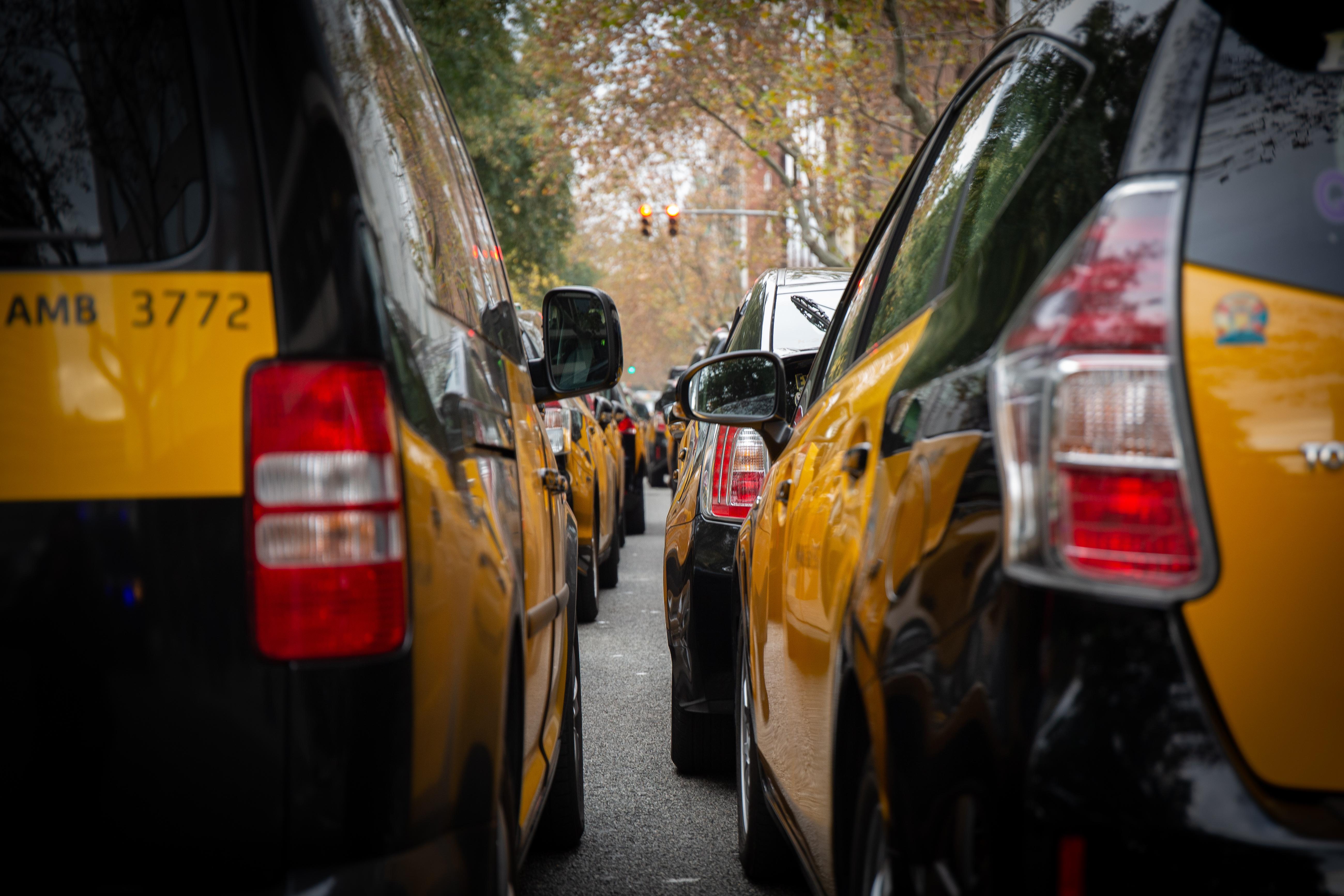 Taxistas de Barcelona se concentran ante la Consellería de Territorio - David Zorrakino Europa Press