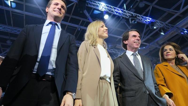 Pablo Casado junto a su mujer, José María Aznar y Ana Botella Pablo Casado junto a su mujer, José María Aznar y Ana Botella