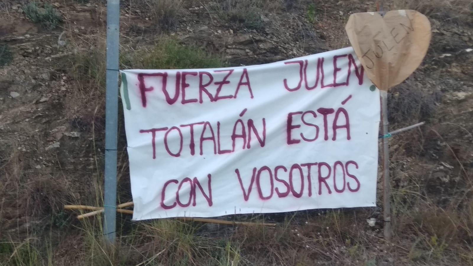 Cartel de apoyo a Julen en Totalán