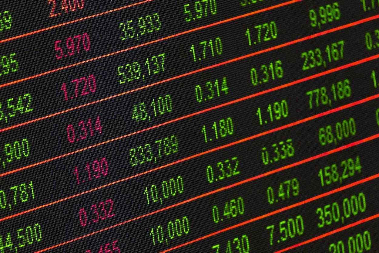 Cifras de ganancias y pérdidas en la bolsa. Pixabay