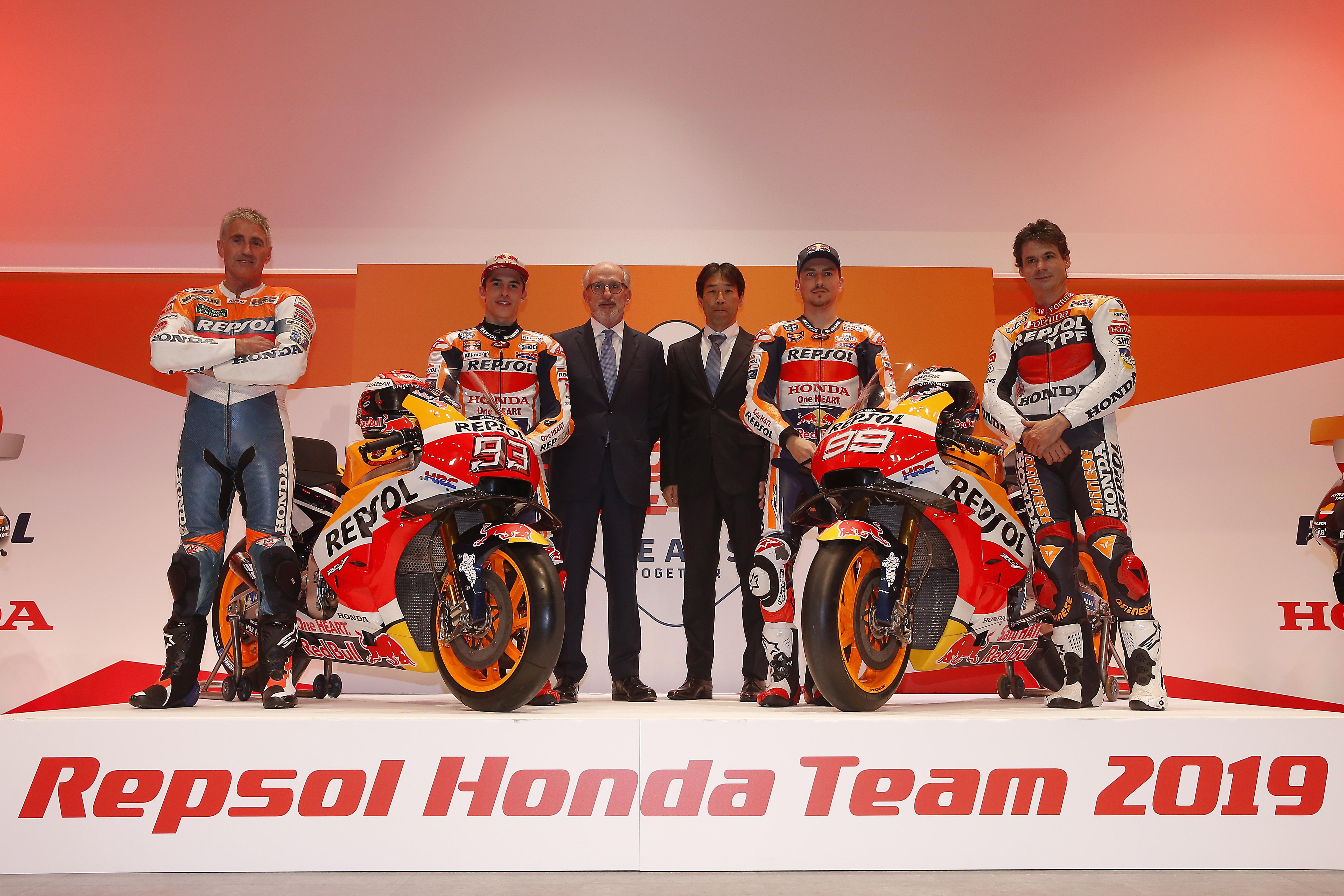  De izquierda a derecha: Mick Doohan, Marc Márquez, Antonio Brufau, Tetsuhiro Kuwata, Jorge Lorenzo y Álex Crivillé 