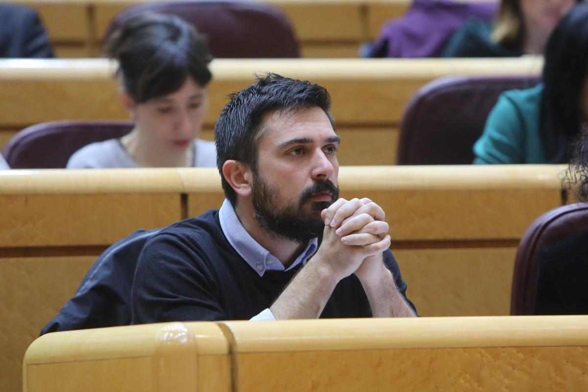 El portavoz de Podemos en el Senado, Ramón Espinar, durante una sesión plenaria.