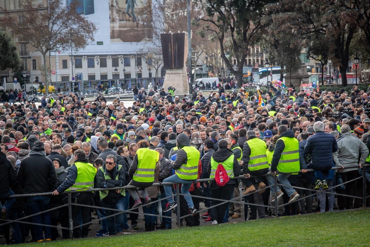 Taxistas de Barcelona se concentran en asamblea en la Plaza de Catalunya