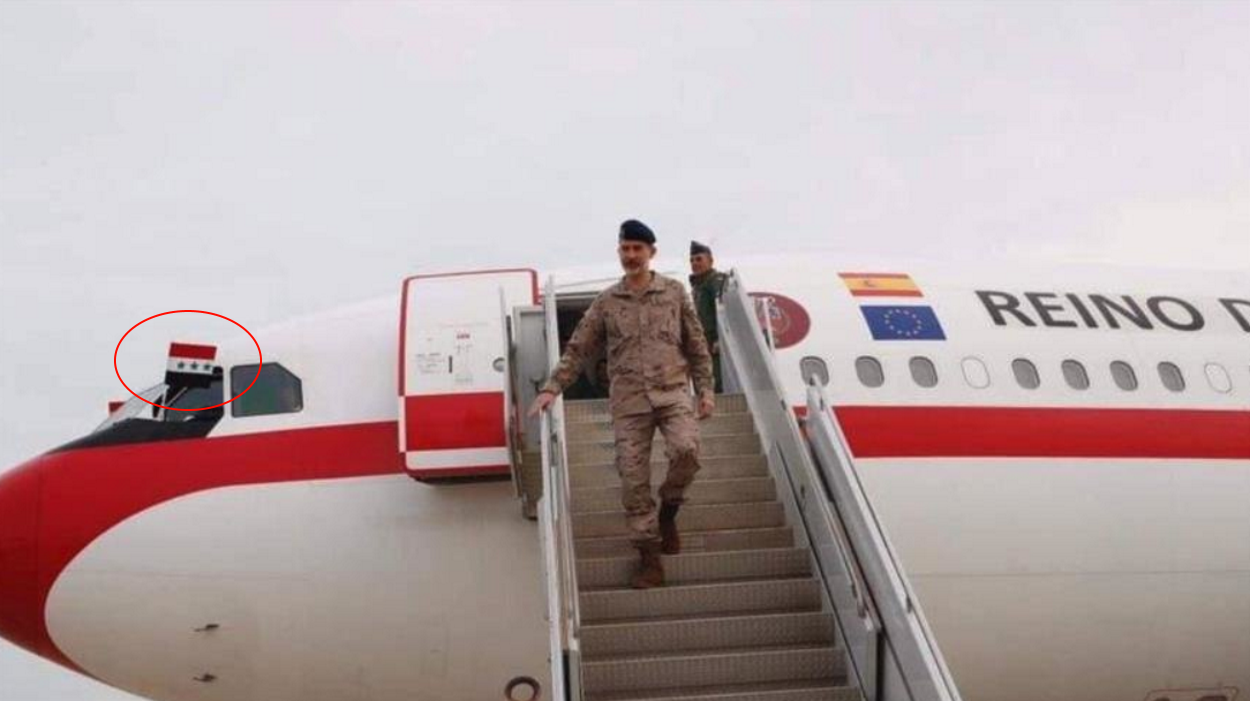 El rey Felipe VI bajando del avión en Irak