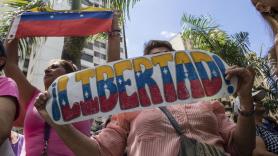 Venezolanos se manifiestan en apoyo a Guaidó