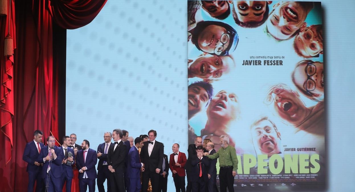 El equipo de 'Campeones' celebra el Goya a la mejor película. EUROPA PRESS