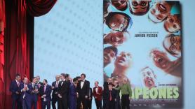 El equipo de 'Campeones' celebra el Goya a la mejor película. EUROPA PRESS