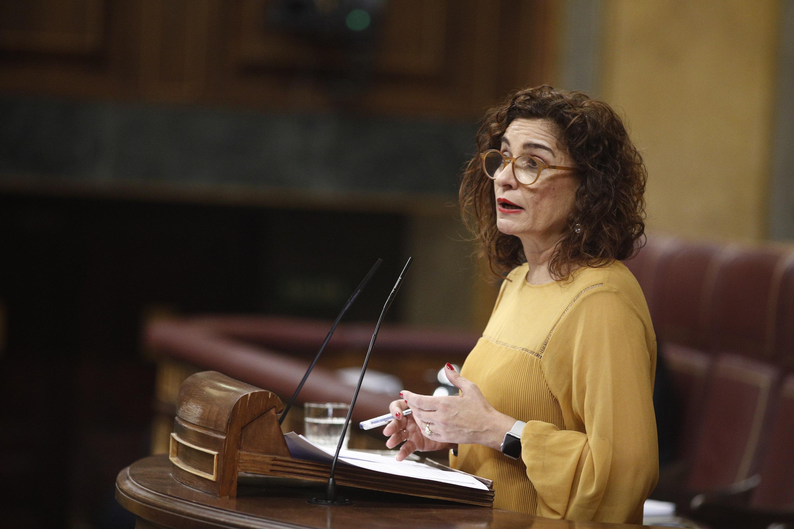 La ministra de Hacienda María Jesús Montero interviene desde la tribuna en el Congreso de los Diputados - Eduardo Parra Europa Press