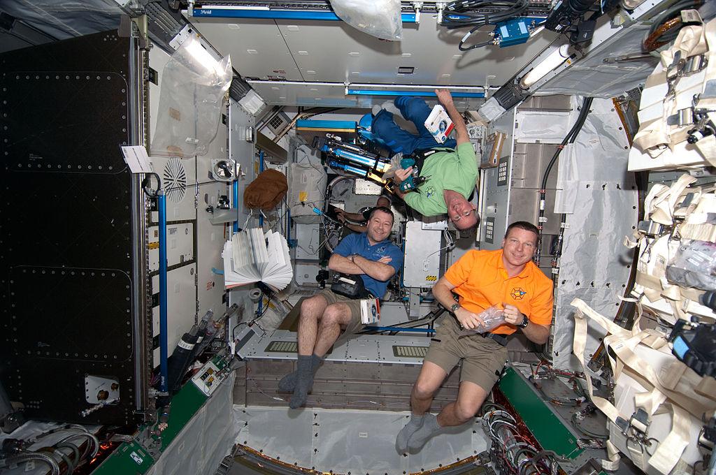 Astronautas en el módulo Tranquility de la ISS. Foto: NASA