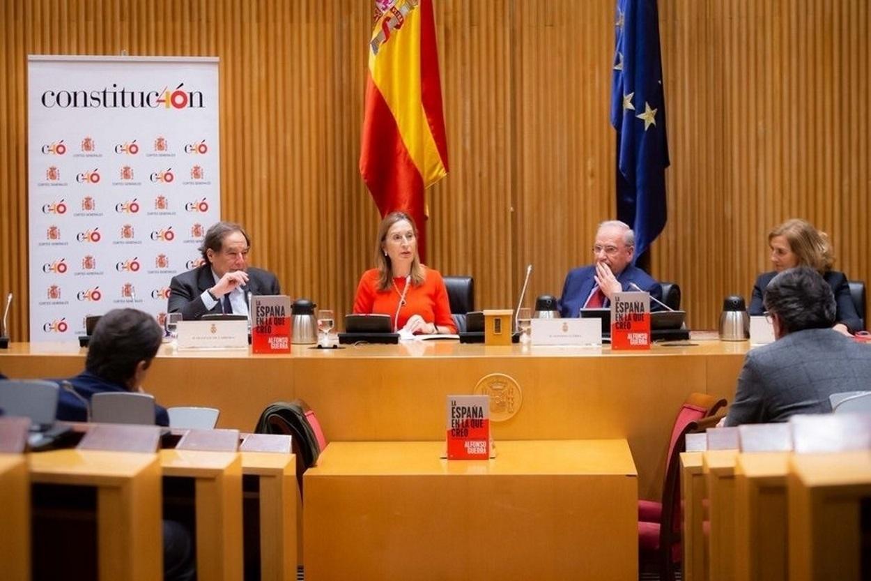 Alfonso Guerra durante la presentación de su nuevo libro en el Congreso