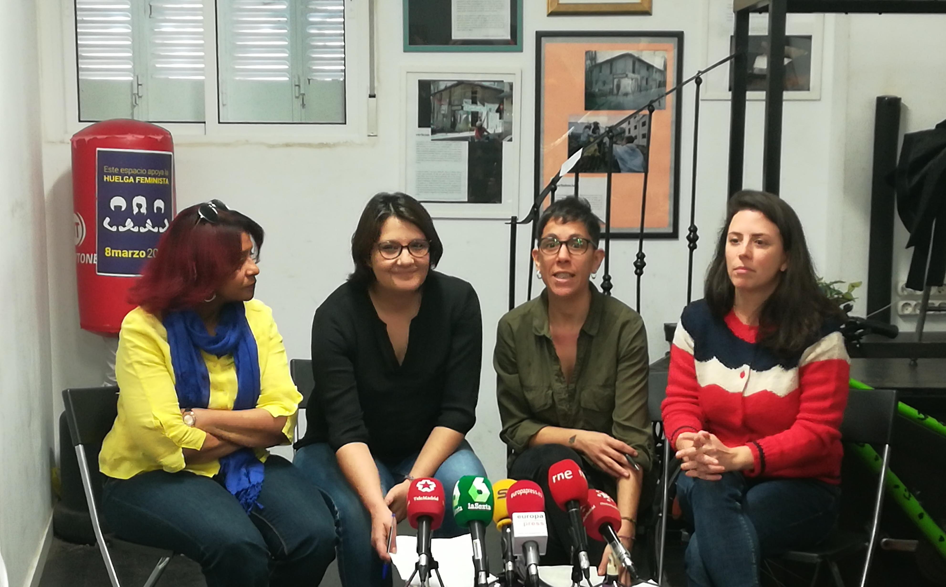 Voceras de la Comisión 8M en la rueda de prensa