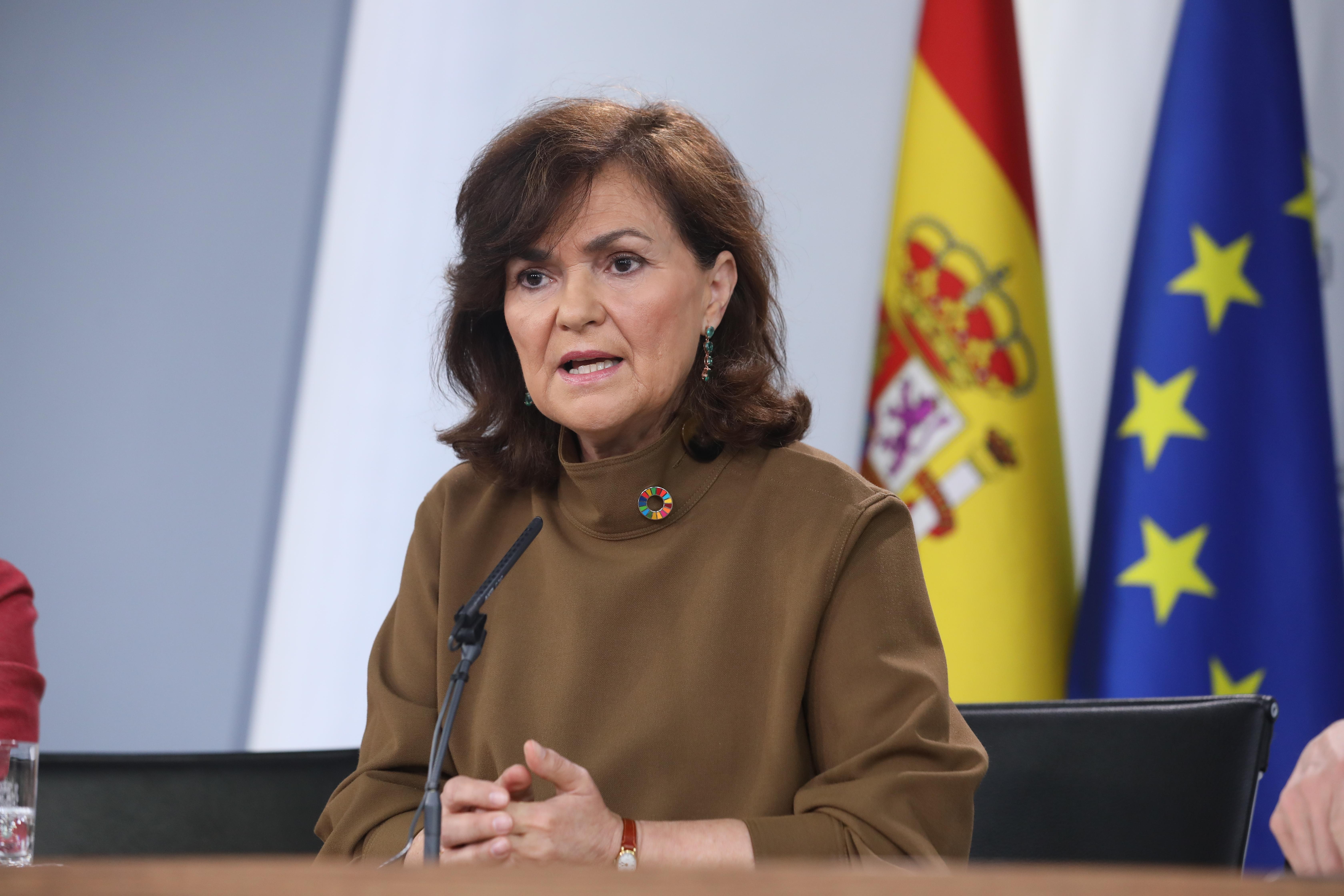 EuropaPress 1898627 La vicepresidenta del Gobierno y ministra de la Presidencia Relaciones con las Cortes e Igualdad Carmen Calvo ofrece declaraciones a los medios de comunicación tras la reunión del Consejo de M