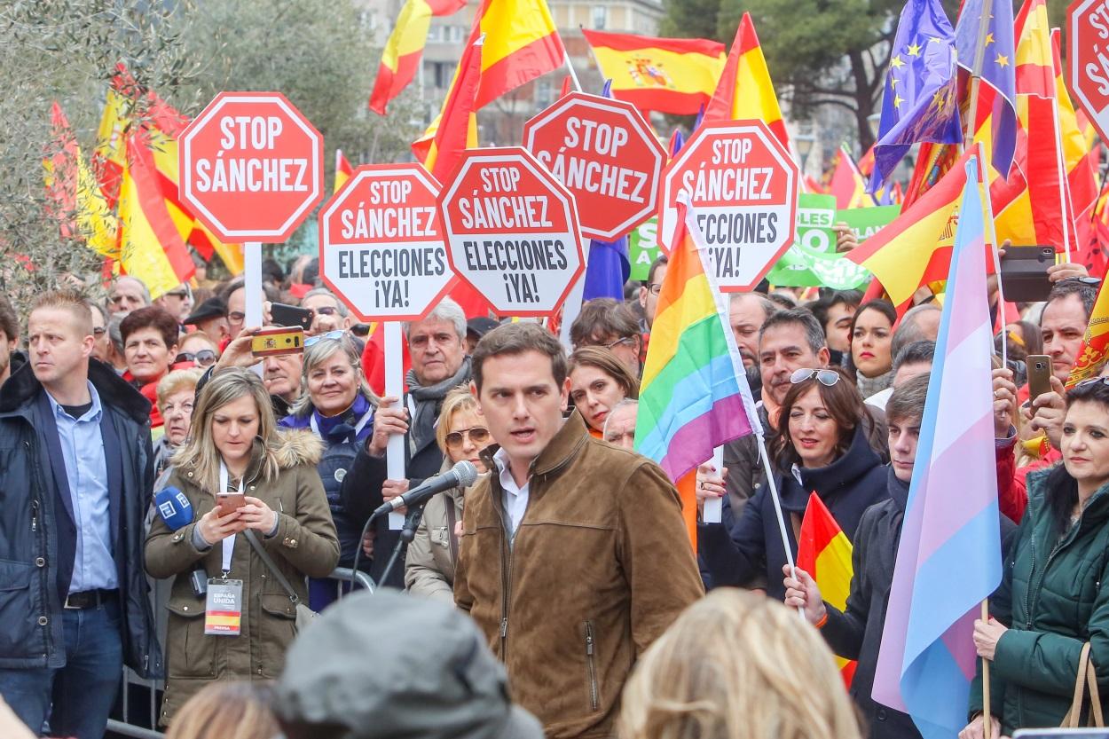 El presidente de Ciudadanos, Albert Rivera, durante la manifestación en Colón