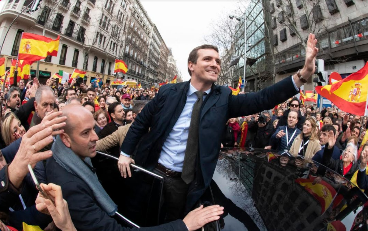 Encuentra a Juan José Cortés en una fotografía de Pablo Casado en la manifestación del domingo