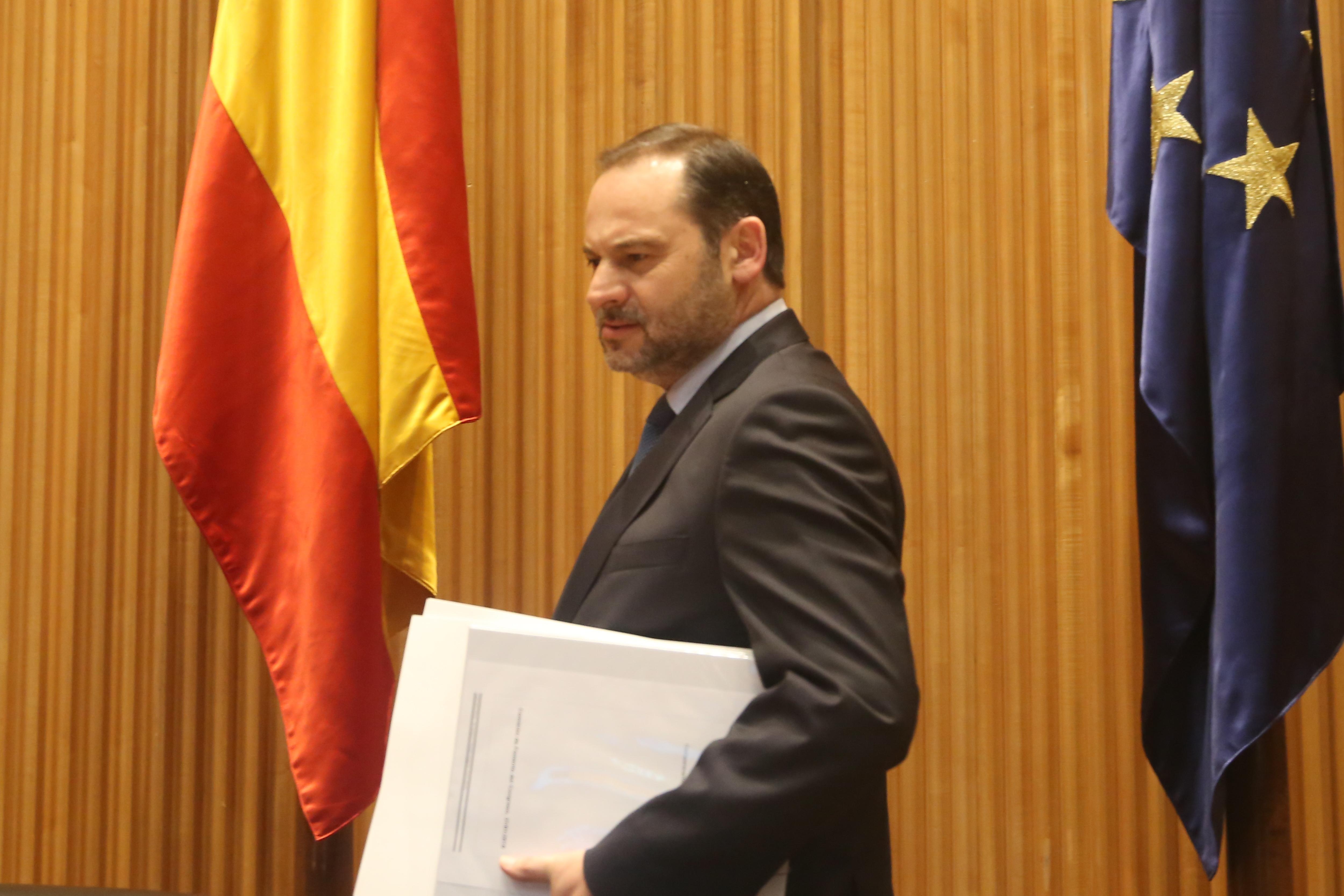 El ministro de Fomento, José Luis Ábalos, comparece a petición propia en el Congreso