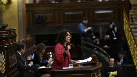 La ministra de Hacienda, María Jesús Montero, defendiendo los Presupuestos en el Congreso. ÓSCAR DEL POZO/EP
