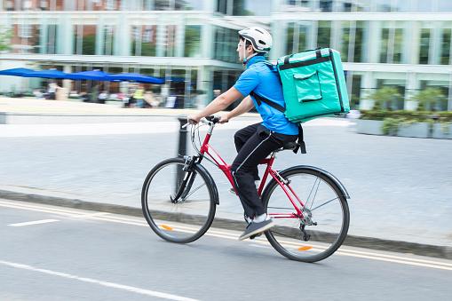 Repartidor en bicicleta