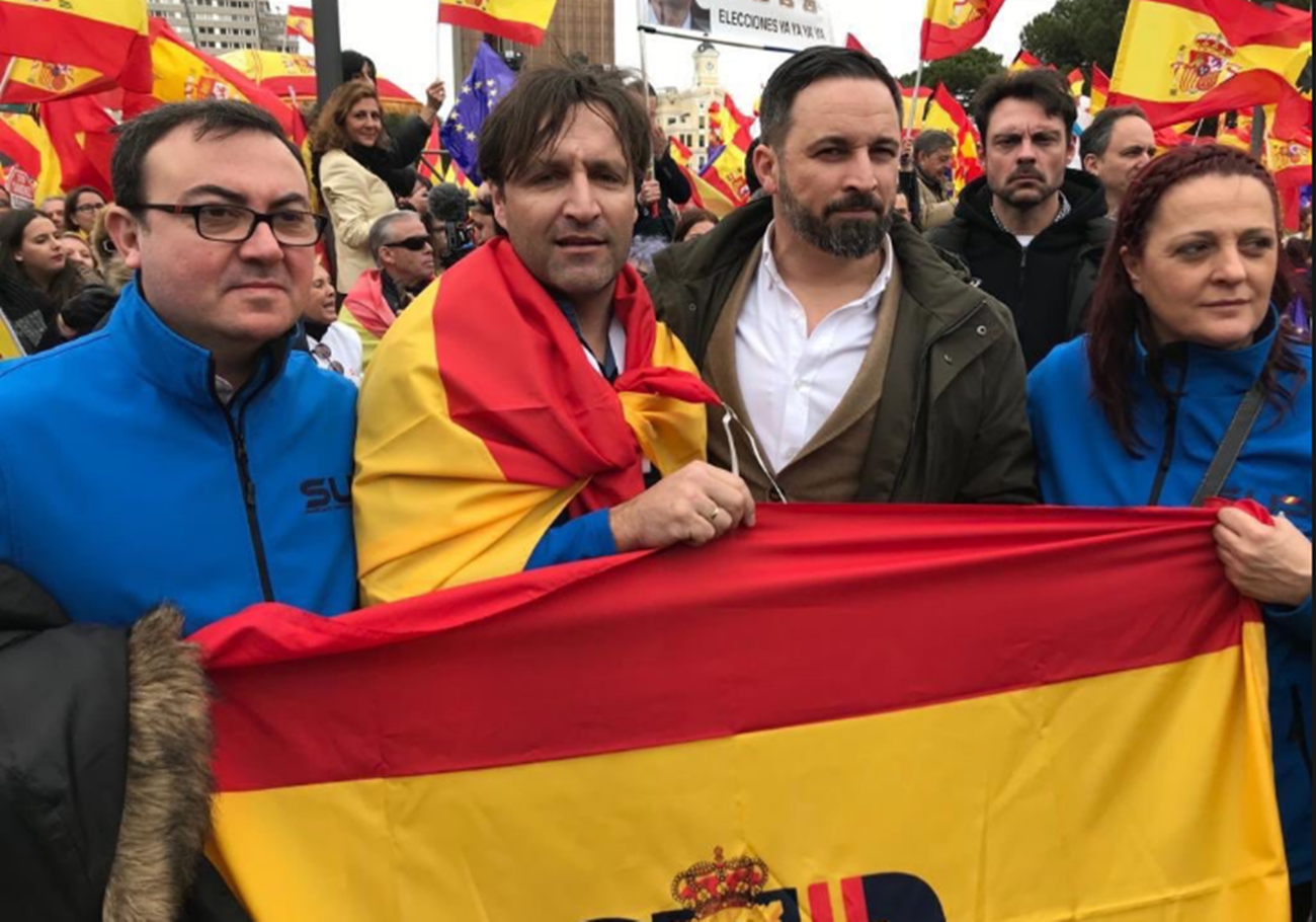 Representantes del SUP junto al líder de Vox.