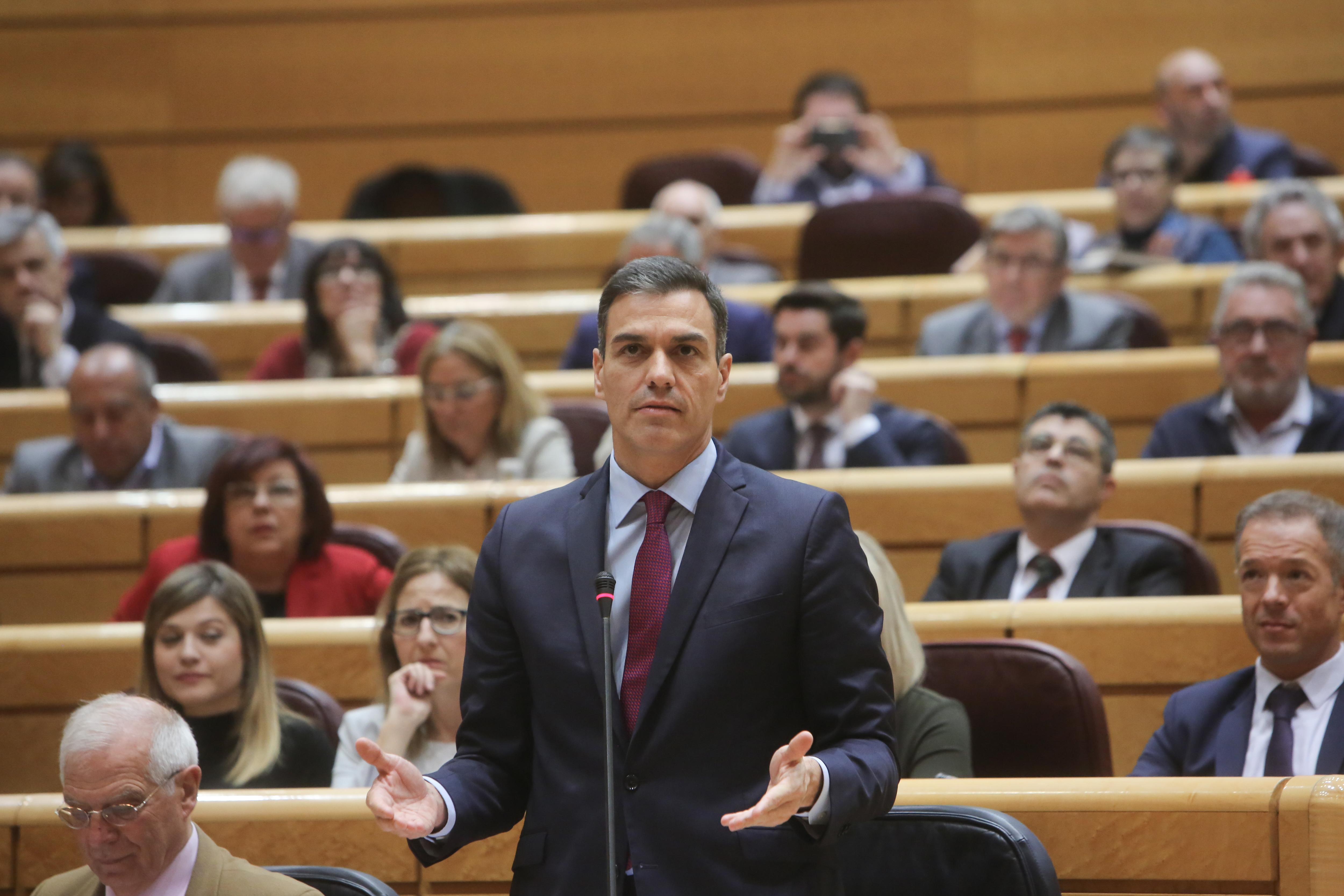 El presidente de Gobierno Pedro Sánchez interviene desde su escaño en el último pleno de control al Gobierno en el Senado de su primera legislatura.