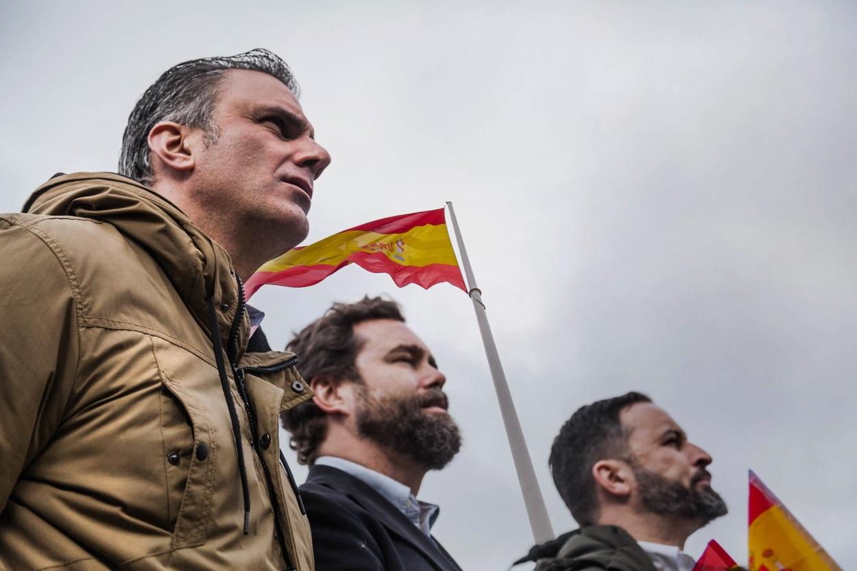 Ortega Smith, Espinosa y Santiago Abascal en la manifestaicón de Colón