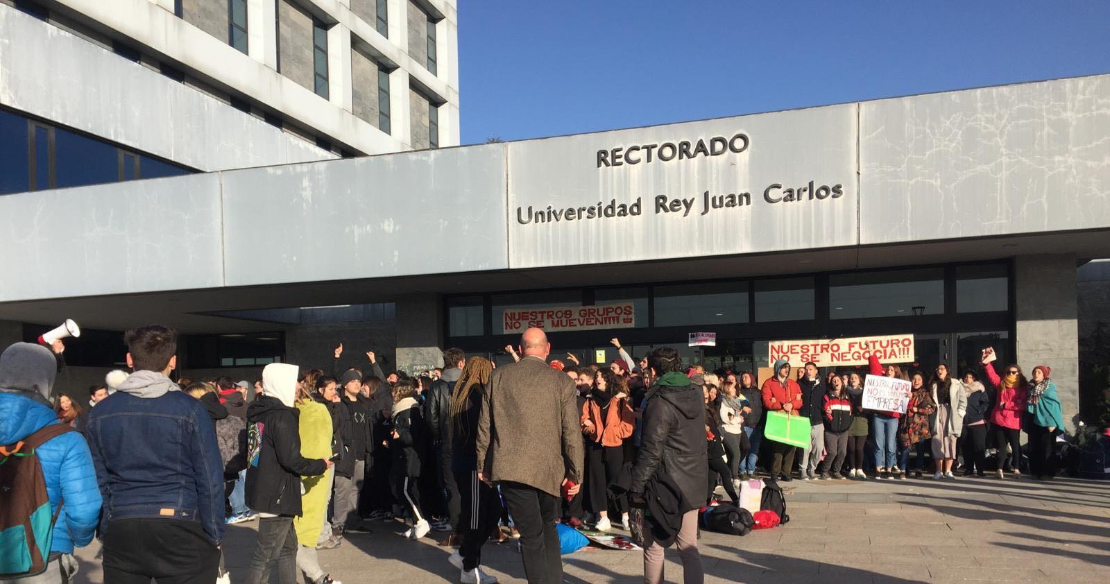 Imagen de la movilización en el rectorado de la URJC en Móstoles