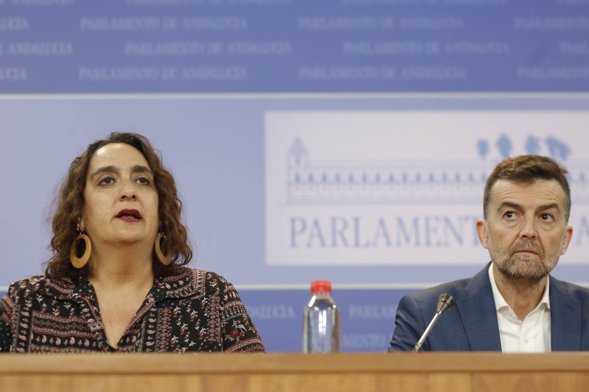 Ángela Aguilera y Antonio Maíllo, de Adelante Andalucía, en rueda de prensa
