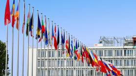 Banderas de países de la Unión Europea en el exterior del Parlamento Europeo en Estrasburgo (Francia)
