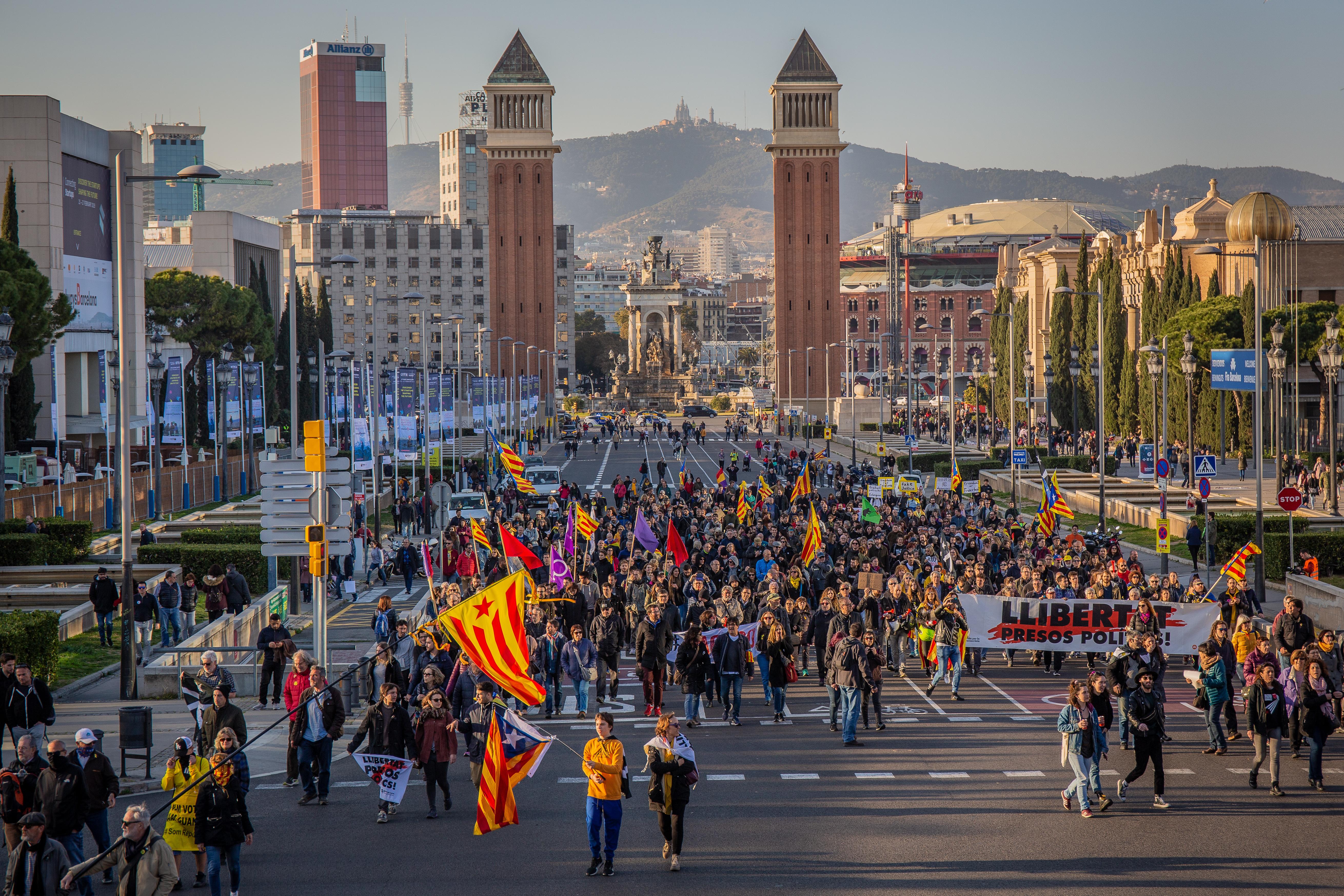 CDR y Arran se manifiestan contra la presencia del Rey Felipe VI en el Mobile World Congress