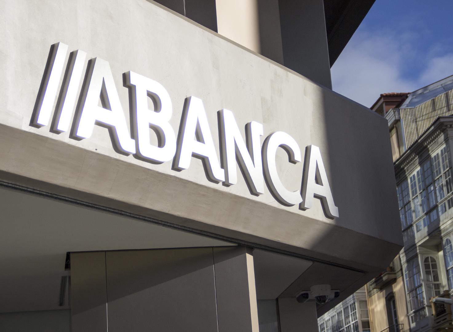 Exterior de una sucursal de Abanca en A Coruña - Abanca