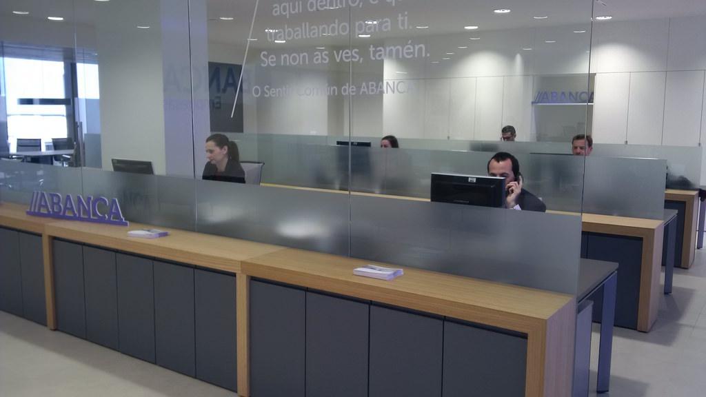 Empleados de Abanca en una sucursal en Vigo   Abanca