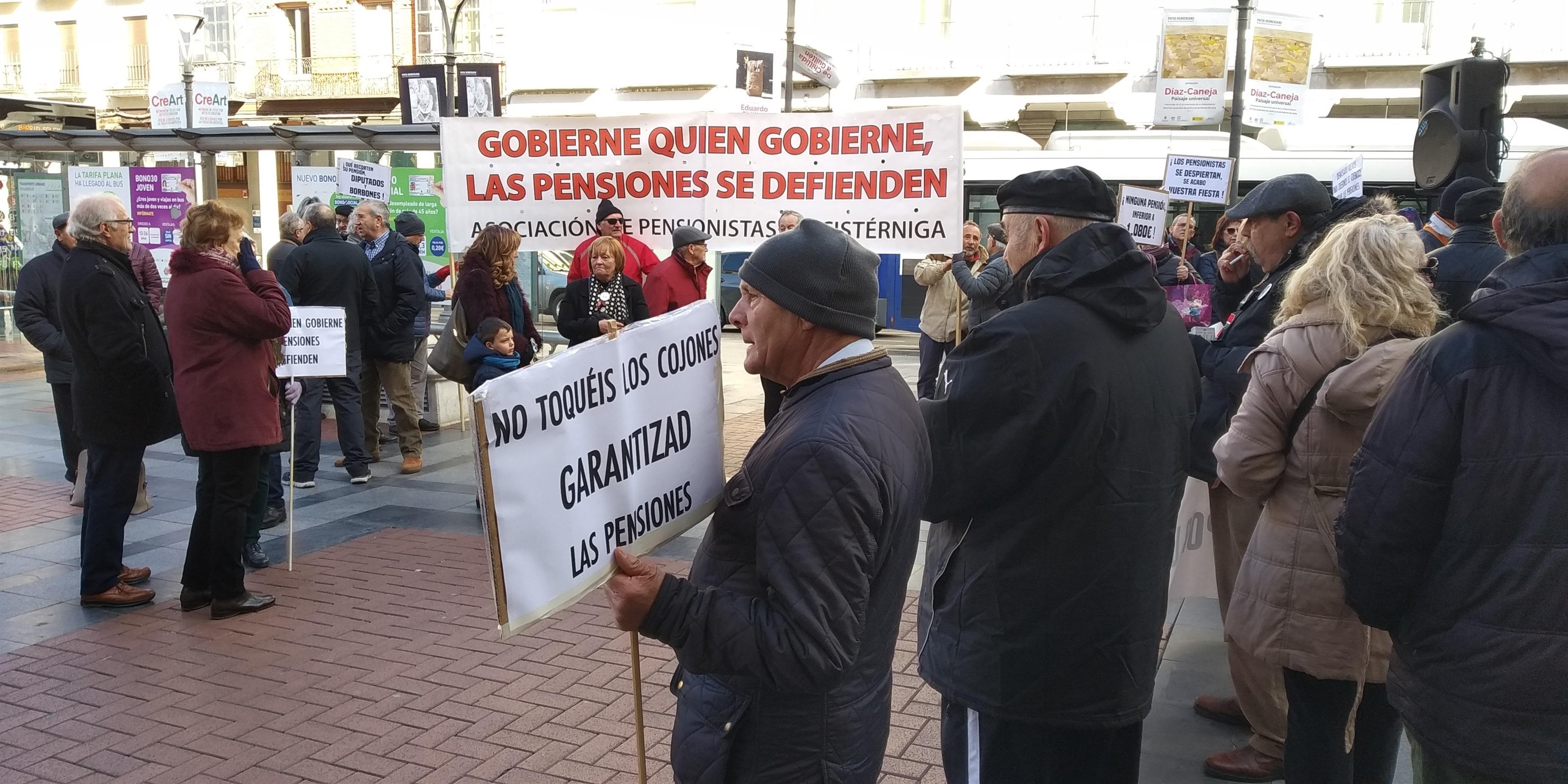 Pensionistas se manifiestan en Valladolid - Europa Press