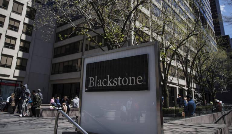 Logo de Blackstone en el exterior de una de sus sedes - EP