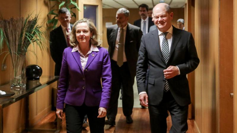 La ministra de Economía y Empresa Nadia Calviño y del vicecanciller y ministro alemán de Finanzas Olaf Scholz - Ricardo Rubio (Europa Press)