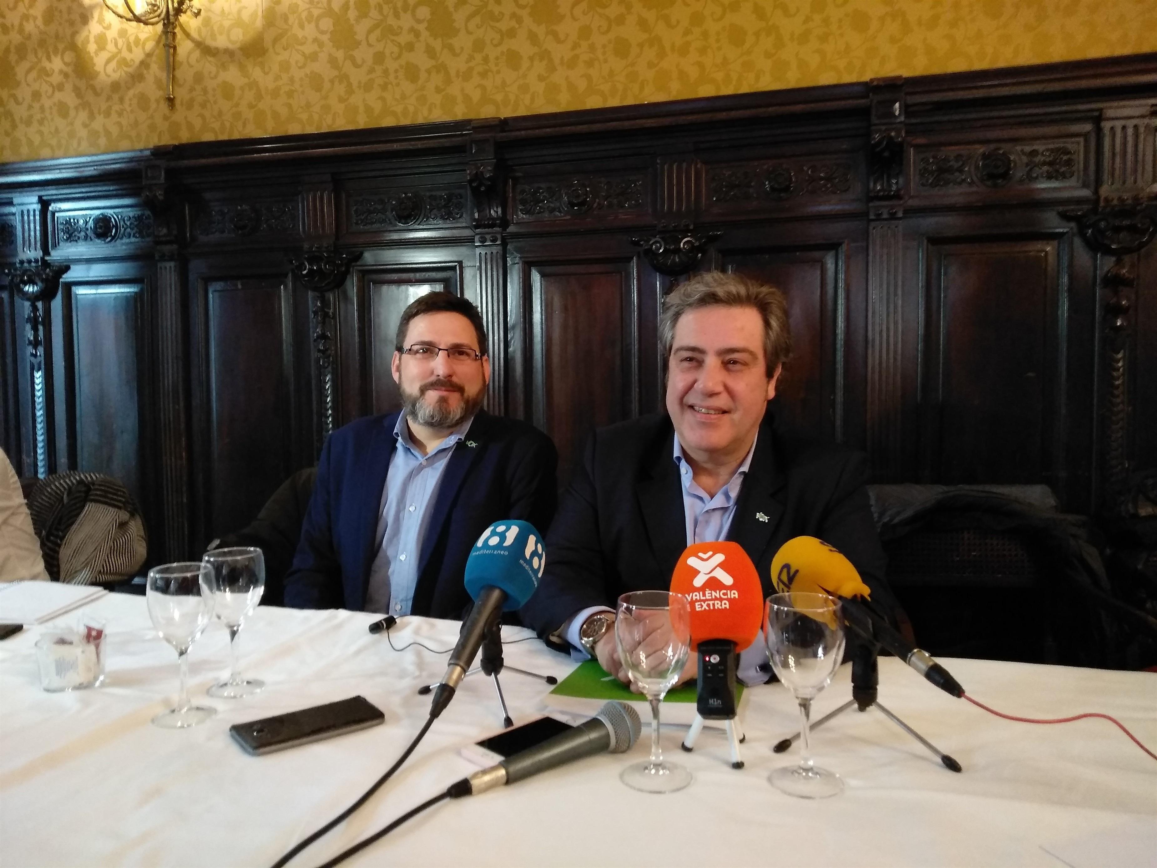 En el centro de la foto: el presidente de Vox en Valencia. Fuente: José María Llanos.