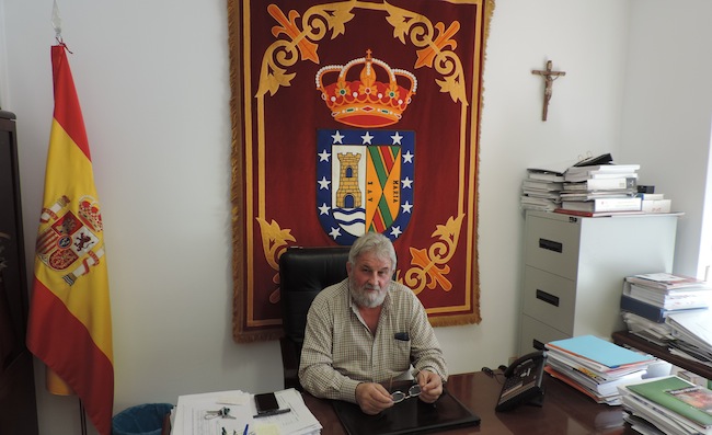 El alcalde que honrará a las mujeres en un bar franquista: “Mis coca-colas me las tomo donde a mí me da la gana”