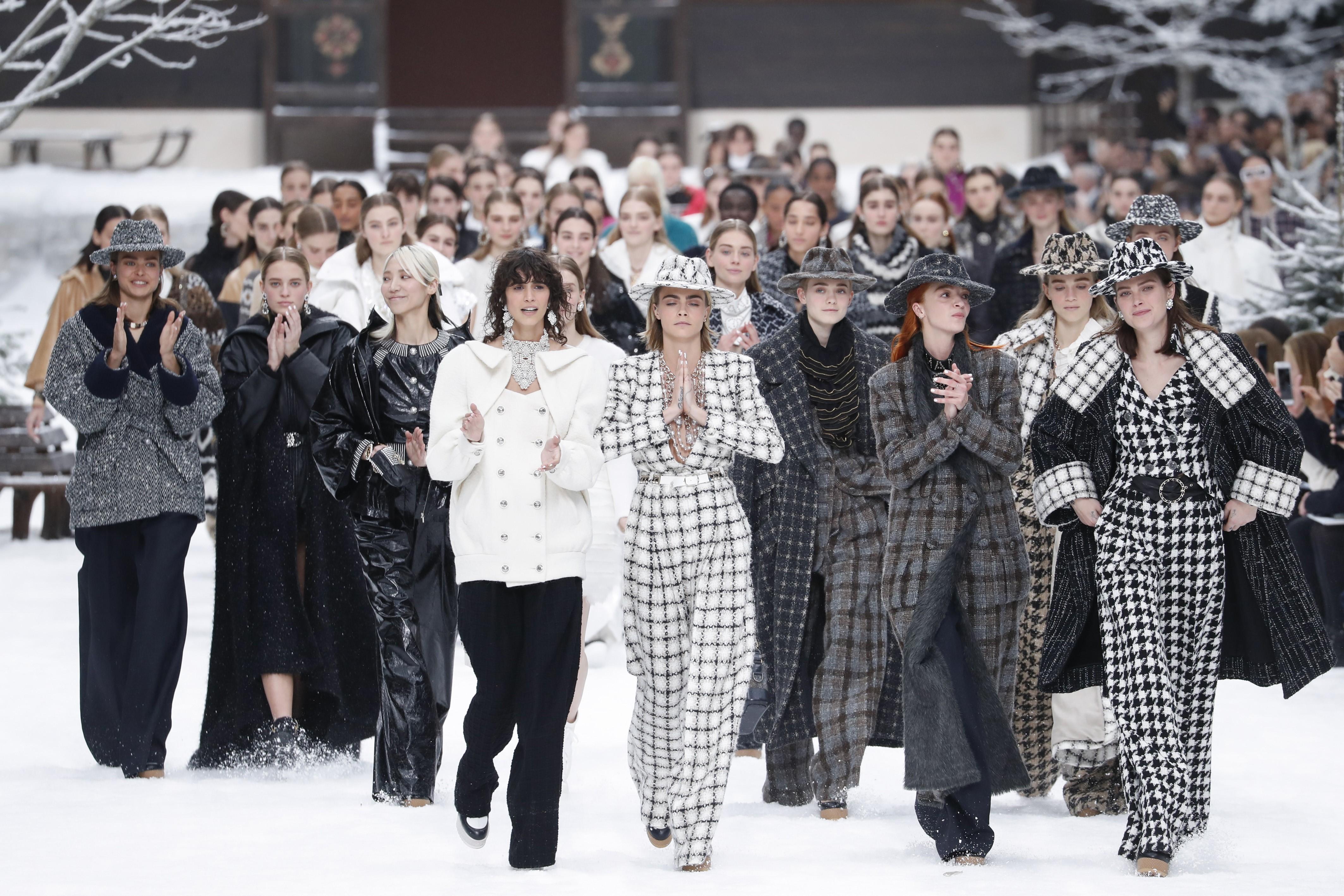 Cara Delevingne abrió el desfile de Chanel para presentar la colección de invierno 2019/2020 - Fuente: EuropaPress