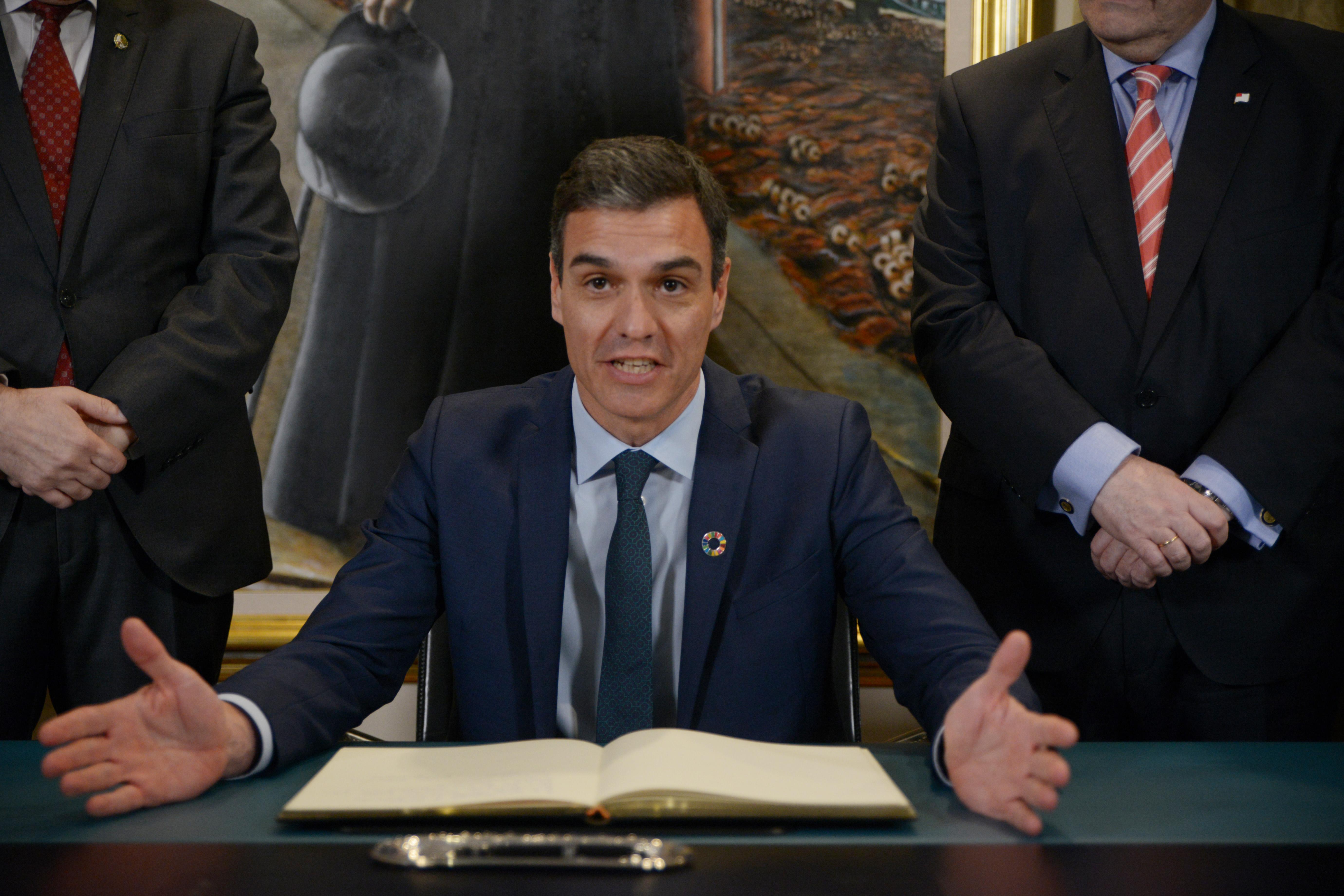 El presidente del Gobierno Pedro Sánchez en la sede de Euskaltzaindia en Bilbao 