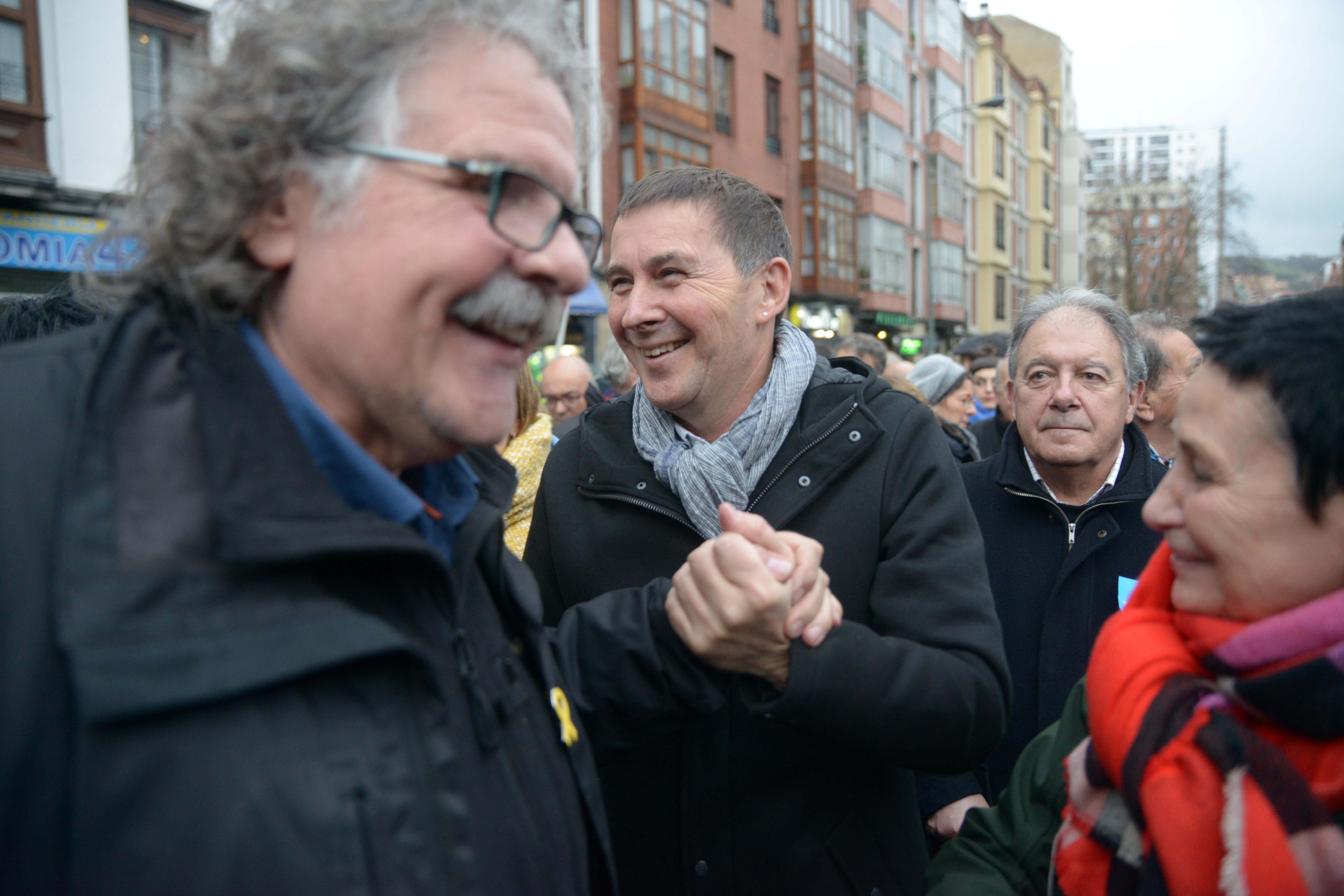 Joan Tardà y Arnaldo Otegi junto a Ione Goirizelaia en la manifestación en Bilbao de la iniciativa Orain presoak por el fin de la actual política penitenciaria