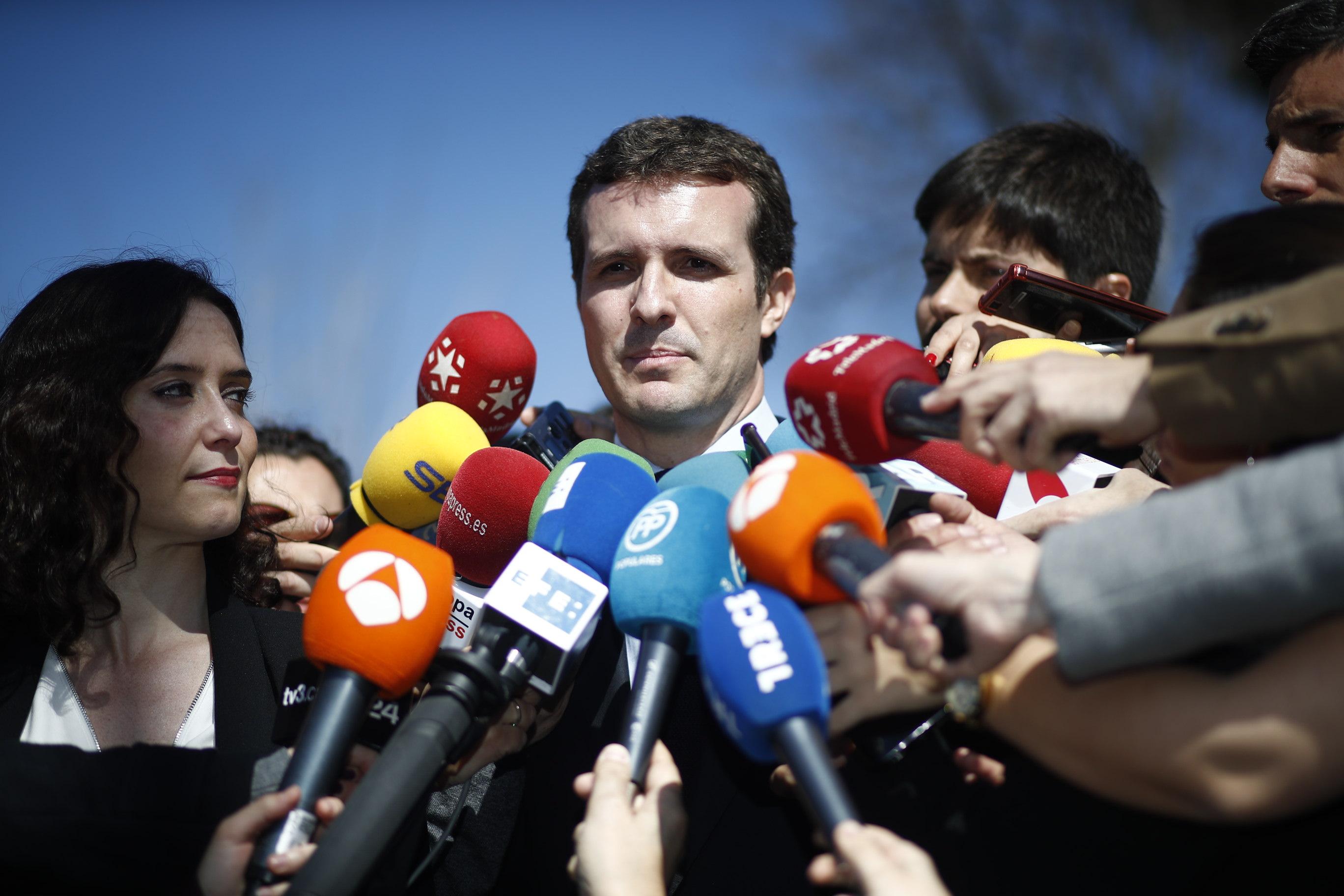 El presidente del Partido Popular Pablo Casado en rueda de prensa durante el acto en memoria de las víctimas del 11 M en el Bosque del Recuerdo del Retiro 
