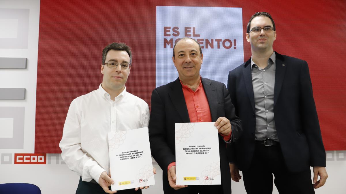 Luis de la Fuente, Carlos Bravo y Mario Sánchez presentando el informe 'Evolución de indicadores de buen gobierno en las empresas del Ibex 35'