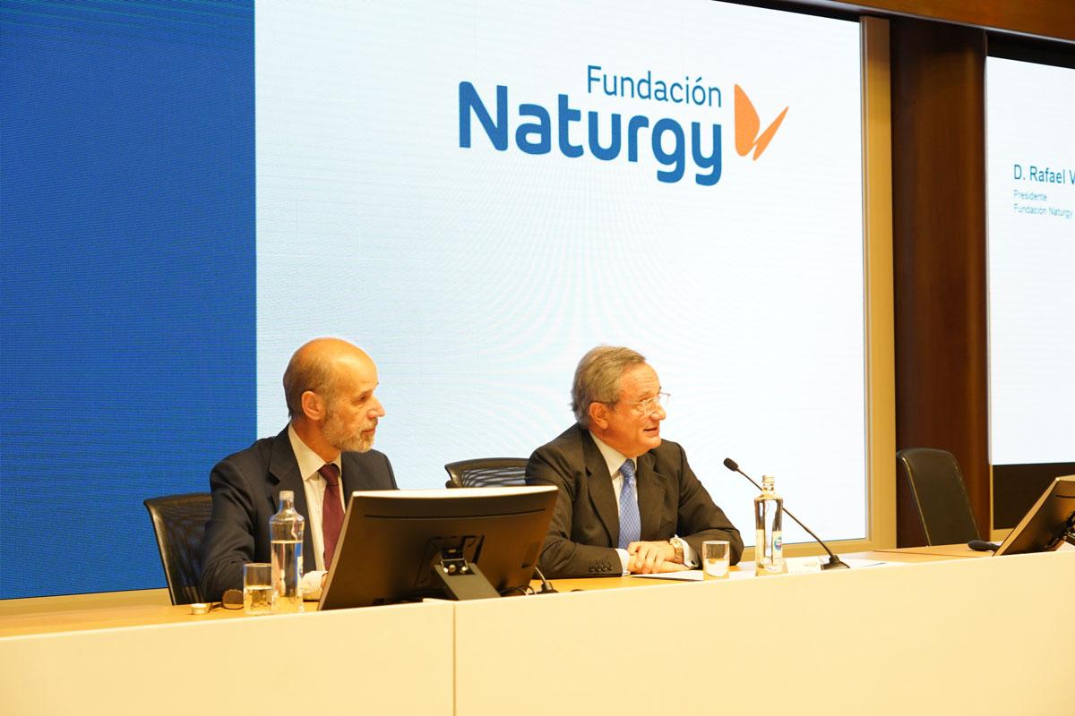 El secretario de Estado de Energía, José Domínguez Abascal, y Rafael Villaseca,  presidente de la Fundación Naturgy, Rafael Villaseca