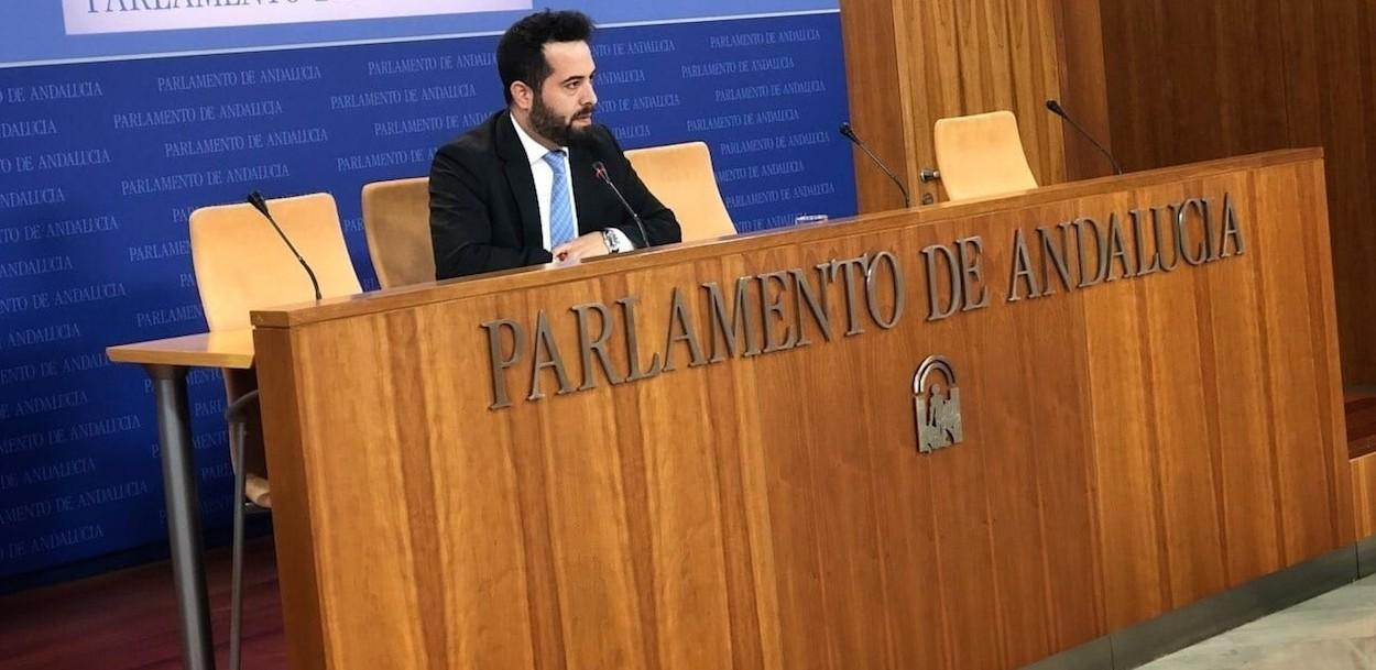 El diputado andaluz y senador de Ciudadanos Francisco Carrillo, en una comparecencia de prensa.