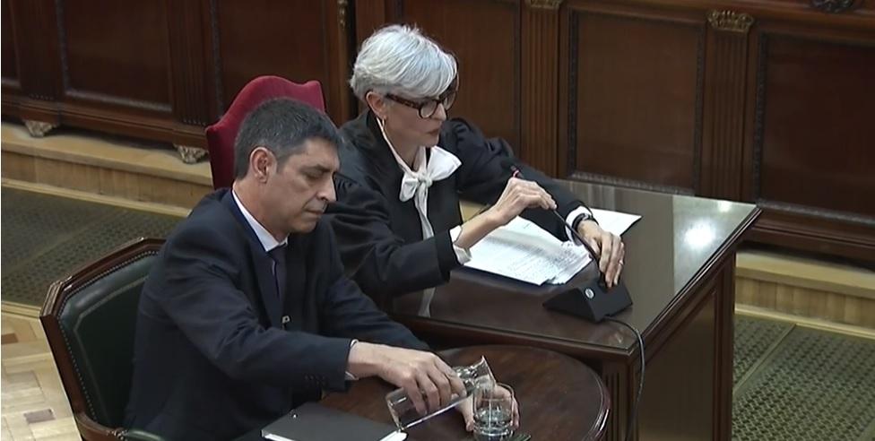 El exjefe de los Mossos d’Esquadra Josep Lluis Trapero declara en la jornada 17 del juicio del procés en el Tribunal Supremo A su lado le acompaña en la mesa su abogada Olga Tubau