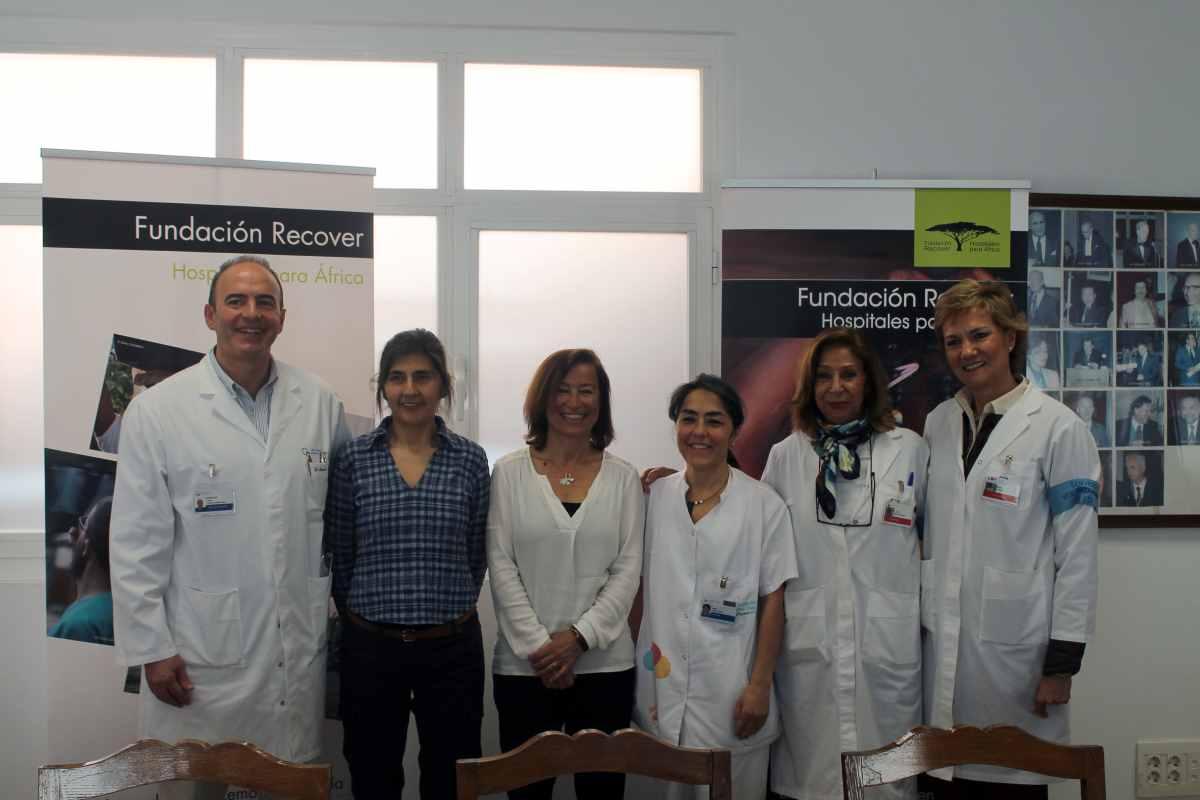 De izquierda a derecha, el doctor Flandes, Nery Villalobos, Chus de la Fuente, Isabel Aragón, Elvira Osuna y Mercedes
