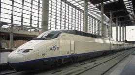 Tren AVE de Renfe en la estación de Puerta de Atocha - Renfe