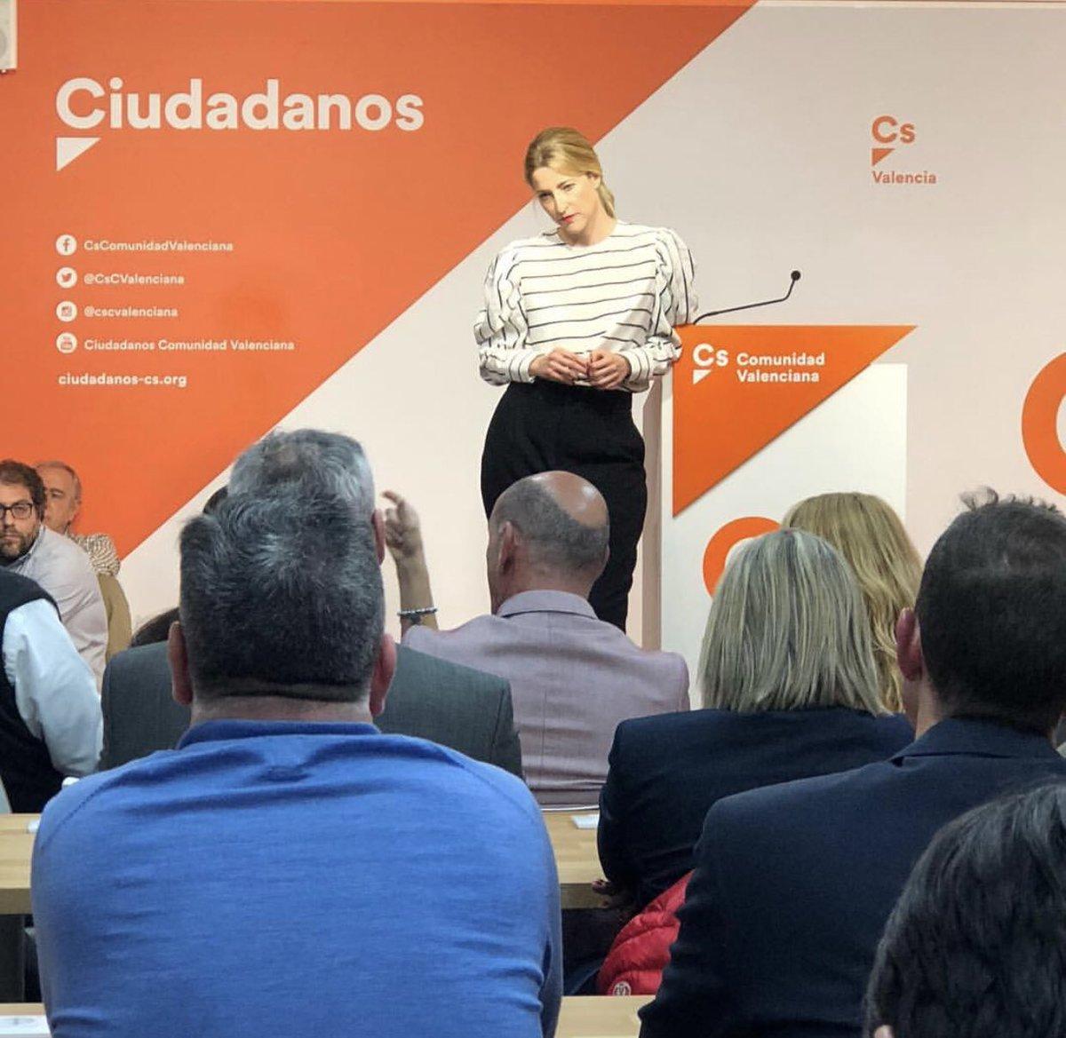 María Muñoz, número uno de Ciudadanos al Congreso. Twitter: @mariadelamiel