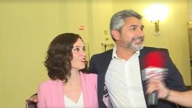 Isabel Díaz Ayuso y Juan José Cortés en el programa 'Todo es mentira'