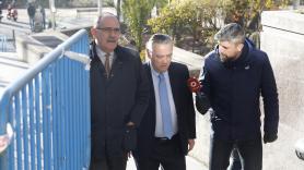 El miembro de la Ejecutiva del PP Alfredo Prada (con corbata azul) acude a testitificar en el juicio que se celebra en la Audiencia Provincial de Madrid