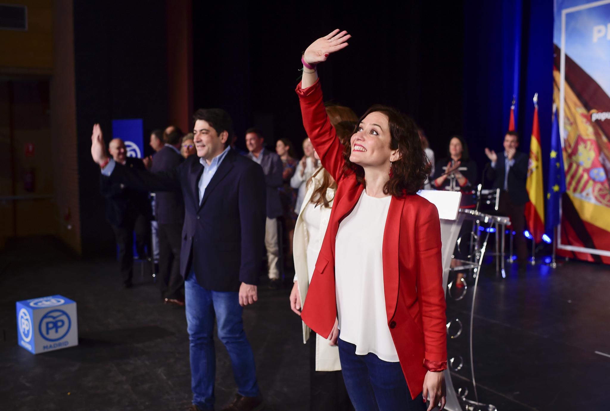 Isabel Díaz Ayuso y David Pérez en una presentación de candidatos del PP