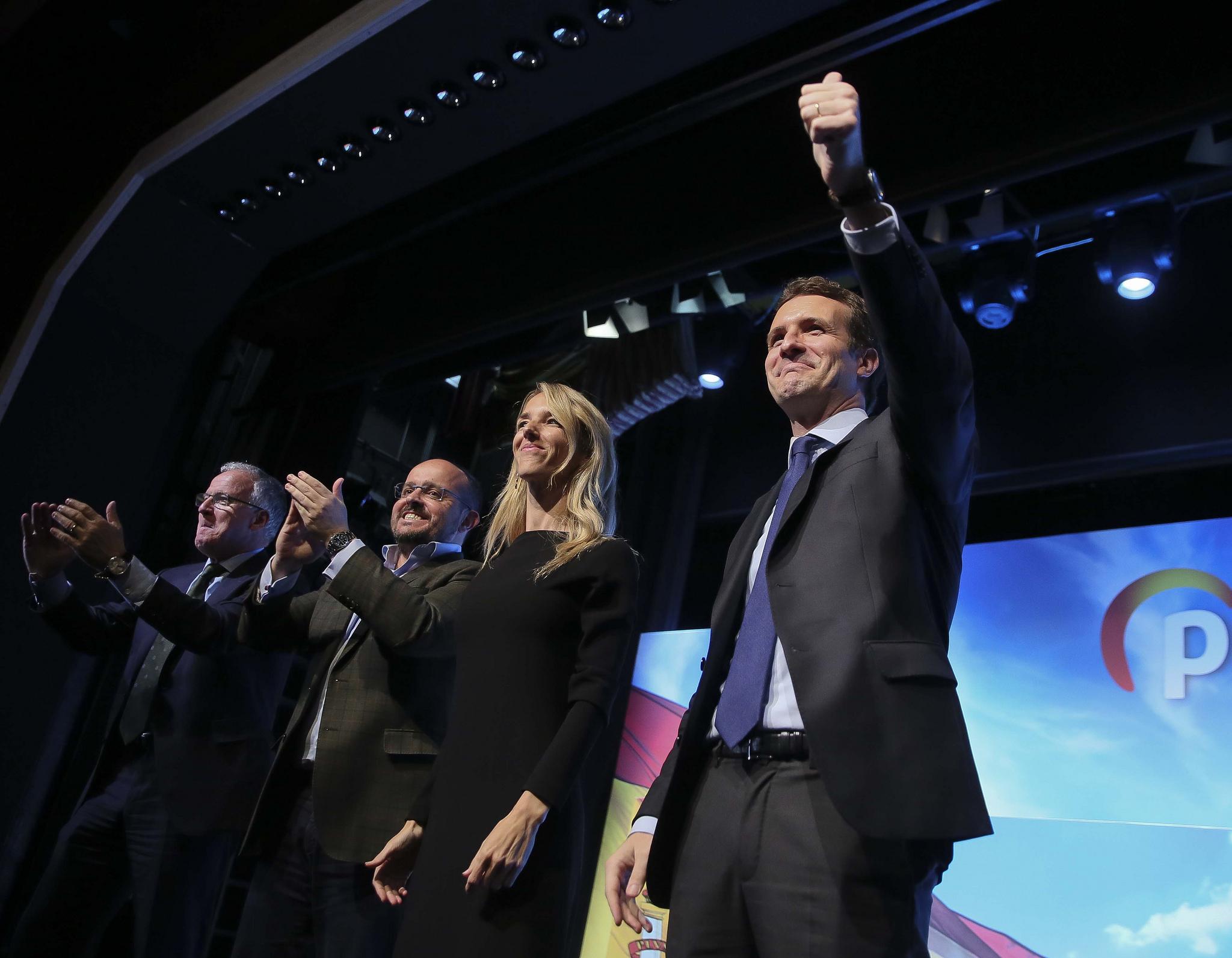 Pablo Casado y Cayetana Álvarez de Toledo en Barcelona